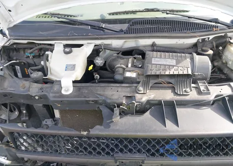 2017 Chevrolet Express 2500 Work Van z USA, uszkodzony, nr VIN 1GCWGBFF5H1117401